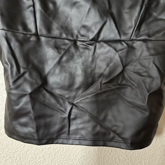 NWOT 7Day Wknd Leather Style Style Crop Top M - Picture 4 of 8